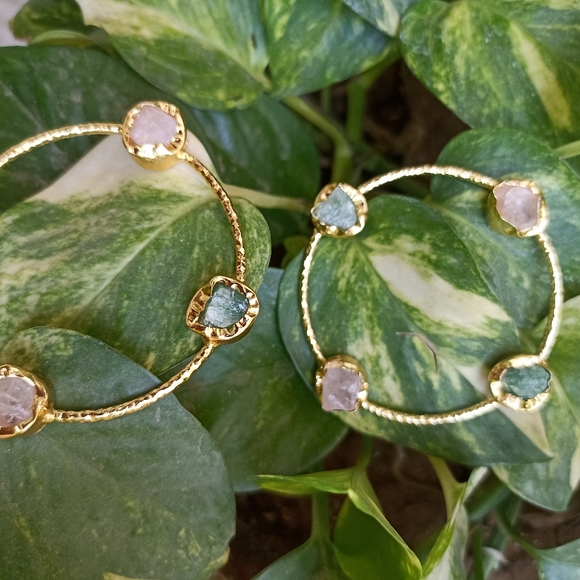 Very pretty handmade gold platted stone studded dangler earrings - Picture 9 of 9